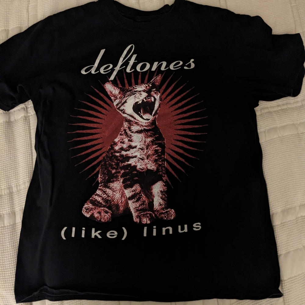Deftones band shirt